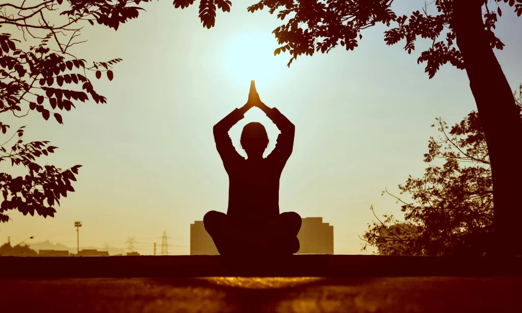 como-usar-a-meditacao-e-amor-proprio-para-curar-traumas, Meditação de Louise Hay